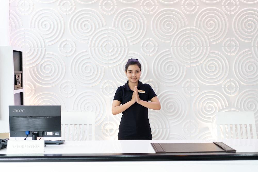 S.B.Living Place Phuket Exteriör bild